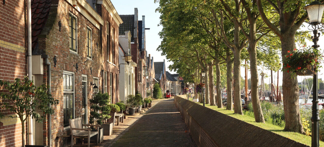 Long quiet cobblestoan Muiden